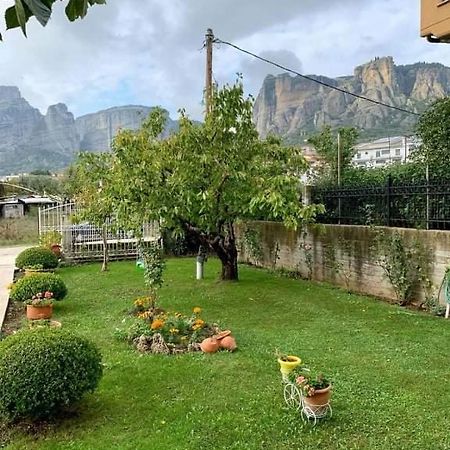 Meteora View Garden Apartment กาลัมปากา ภายนอก รูปภาพ